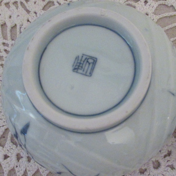 Japanese Blue & white cutout Rice Bowl - Picture 6 of 7
